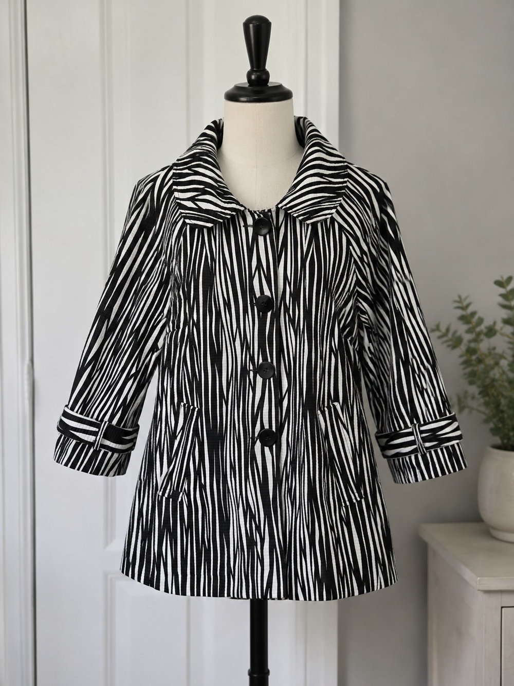 Robbie Bee Black and White Zebra-Print Coat. 0002